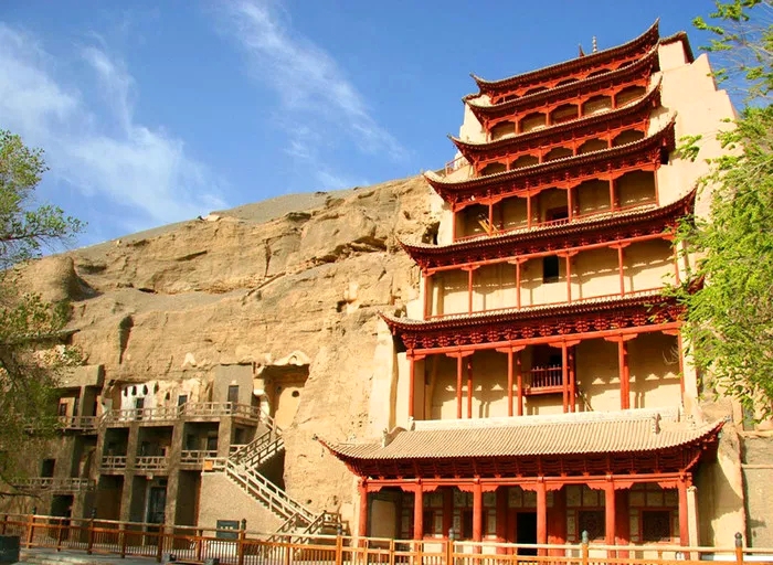 故而佛教石窟自印度传入敦煌后,敦煌石窟建筑逐步演变成了具有中国