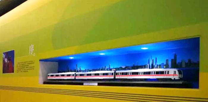地铁列车模型,可直观看到地铁列车整体外形.